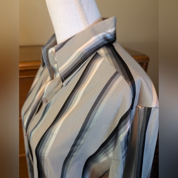 New York & Company Top Size XL Button Up Stretch - Picture 3 of 13